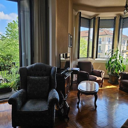 Homegallery - Elegante Appartamento Milanese Ngoại thất bức ảnh