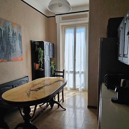 Homegallery - Elegante Appartamento Milanese Ngoại thất bức ảnh