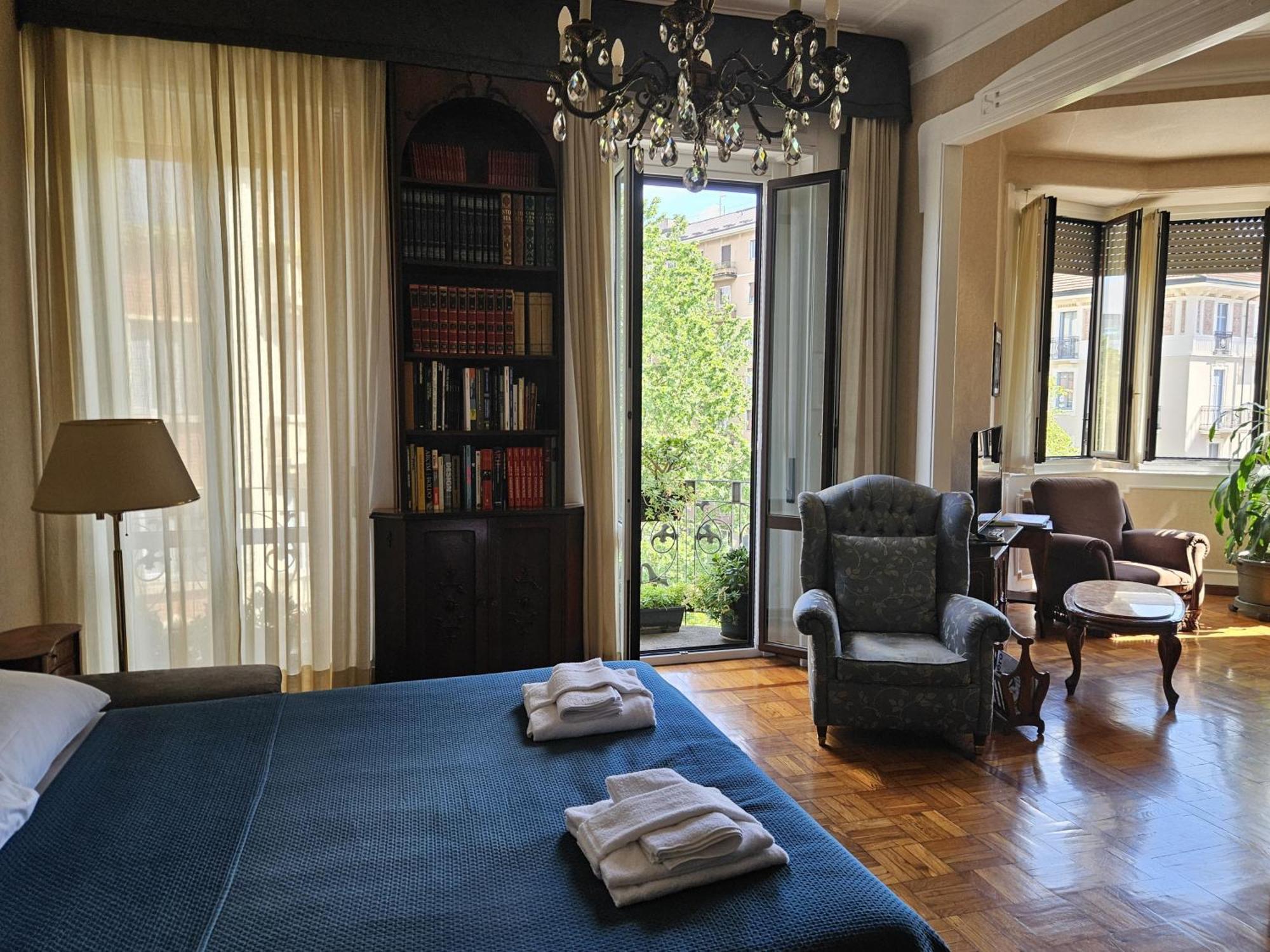 Homegallery - Elegante Appartamento Milanese Ngoại thất bức ảnh